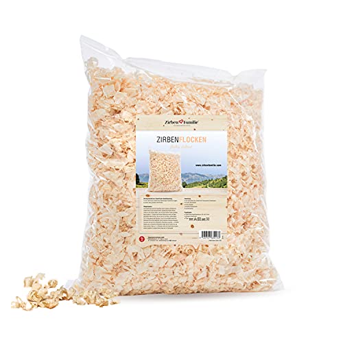 Zirben Familie naturbelassene ZirbenFlocken 380 g | feine Zirbenspäne ohne Staub oder Sägespäne | zum Nachfüllen und Auffrischen unserer ZirbenKissen | Luftdichte Nachfüllpackung mit gehobeltem Zirbe