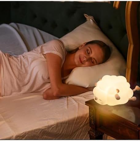 Resim Coverzone Yumuşak Silikon Koyun Mini Gece Lambası Dekoratif Işık Derecesi Ayarlanabilir Yatak Odası Lambası Sleeping Sheep Kitap Okuma Lambası Çocuk Odası (Uykucu Koyun - K1156) 