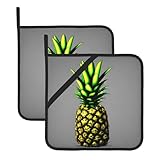 Design pratique à suspendre : nos sets de table carrés résistants à la chaleur avec motif ananas de dessin animé disposent d'un design suspendu sur le côté pour un accès et un rangement faciles. Ils peuvent être accrochés sur des crochets ou des bords d'armoire, améliorant l'efficacité de la cuisson.