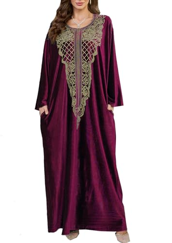 Vêtement de détente style caftan brodé aux finitions haute couture