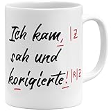 OM3® lustige Lehrer Kaffee-Tasse mit Spruch - Lehrergeschenk Spruchtasse Lehramt Studenten - Keramik Becher - 11oz 325ml - Beidseitig Bedruckt - Weiss
