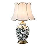 La matière première de la porcelaine kaolin est sélectionnée. Le savoir-faire artisanal, notamment par embryons faits main et étirage, et la cuisson à haute température, dégagent une forte atmosphère européenne.