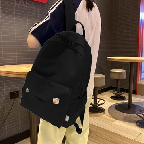 Mochila escolar negra impermeable que soluciona la falta de espacio en viajes 4