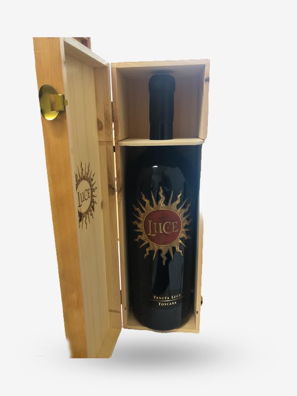 Il caldo estivo intenso è stato temperato all’inizio di agosto da due belle piogge, creando nelle vigne condizioni idonee per una maturazione regolare, intensa e senza stress. Il vino si presenta con un naso espressivo e speziato, con note di vaniglia e pan di zenzero.