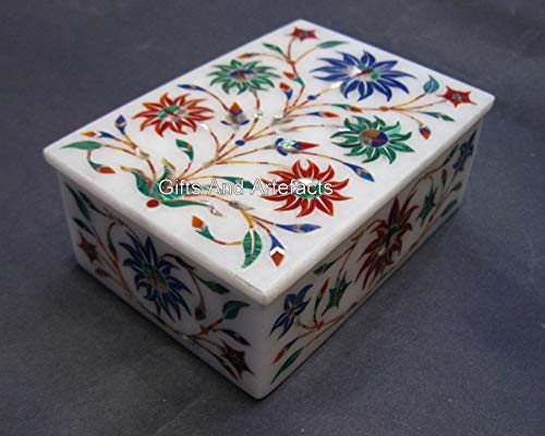 Boîte à bijoux rectangulaire contre le désordre de table