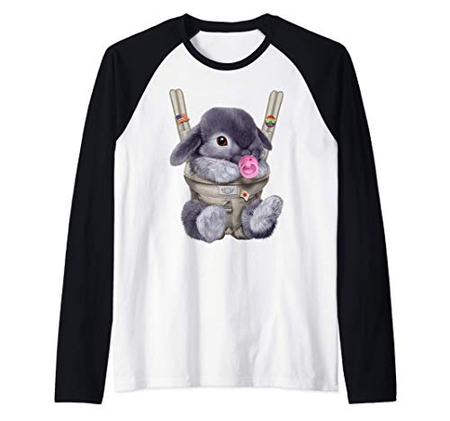 Lapin nain bleu avec tétine dans le porte-bébé Manche Raglan