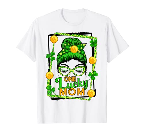 One Lucky Mom St Patrick's Day Mama Shamrock Messy Bun Camiseta