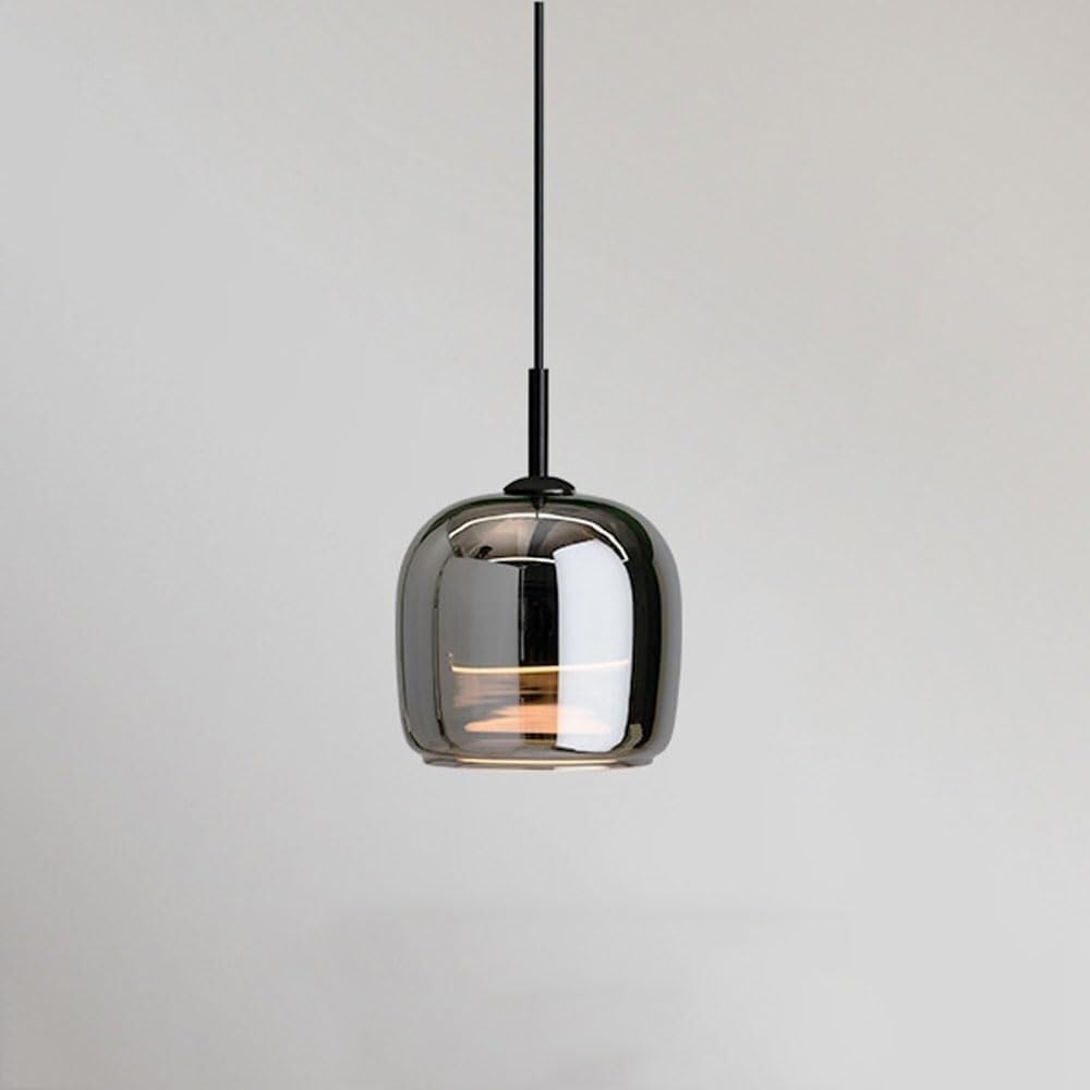Suspension céramique blanche design ondulé pour éclairer un îlot sombre