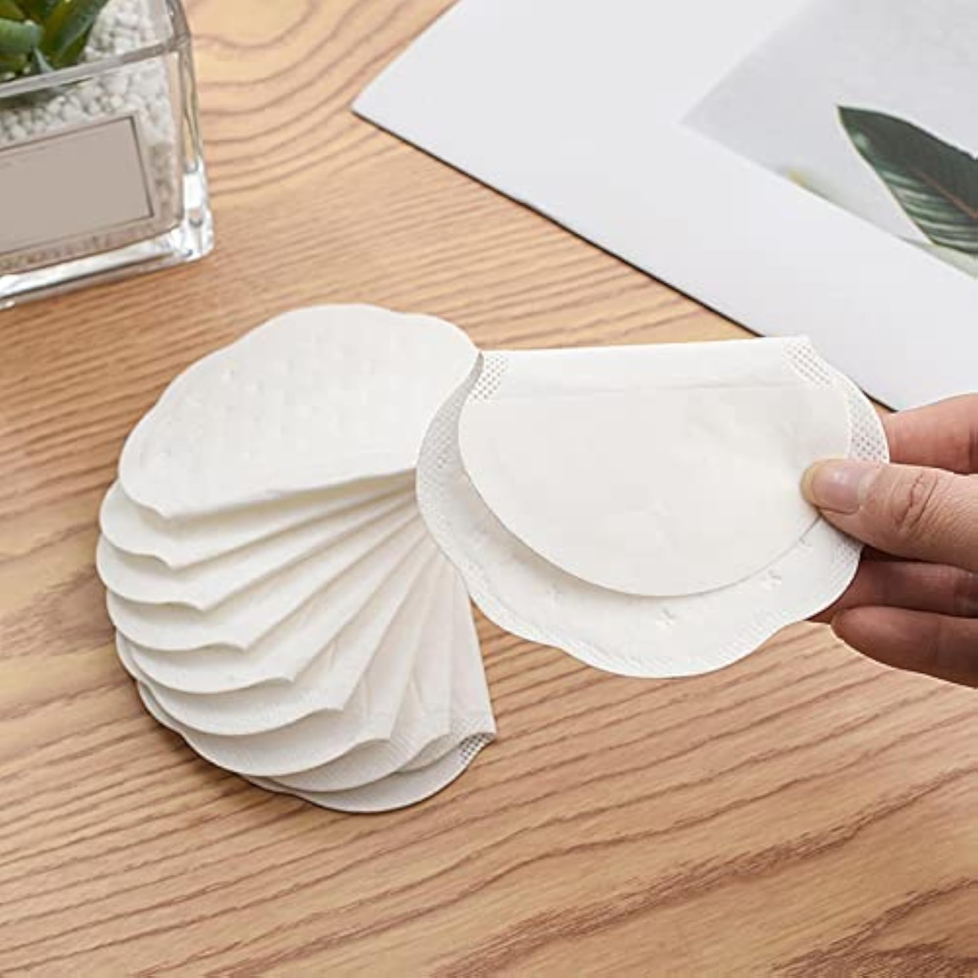 200 Pieces Underarm Sweating Pads for Women and Men