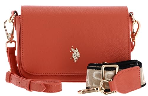 Piccolo ma carino! Questo descrive perfettamente questa nuova U.S. POLO ASSN. Mansion Flap Crossbody Bag ! Ideale per una visita rilassata al caffè con i propri cari o in un bar. All'interno, ci sono scomparti per tenere in ordine i tuoi oggetti essenziali! Dimensioni: 19,5 x 12 x 6,5 cm