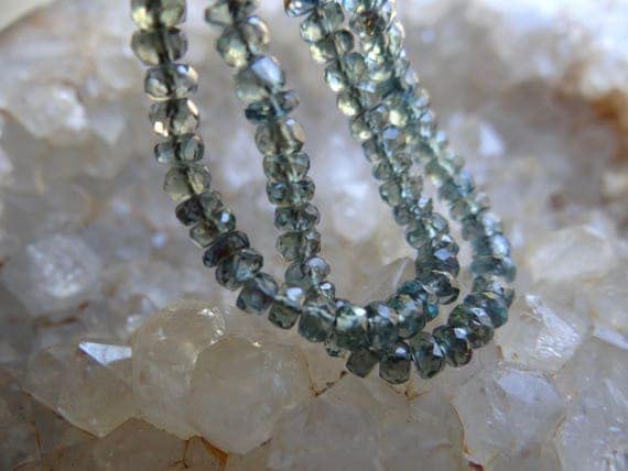 Saphir de Songea perles précieuses facettées bleues et vertes pour un bijou unique à offrir