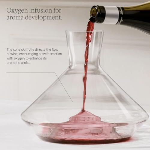 Josephinenhütte - JOSEPHINE Decanter - Brilliant - Hand blown decanter - This crystal glass decanter is designed for 0.75l wine bottles.