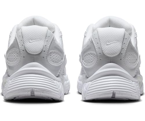 Nike Women's V5 Runner Sneaker3