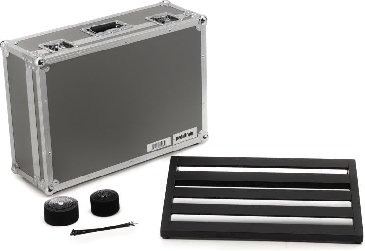 Pedaltrain Classic 3 24-inch x 16-inch Pedalboard with Tour Case