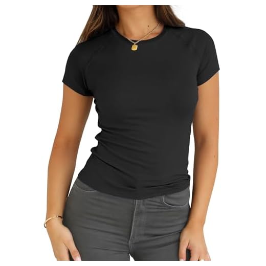 25 Chic Casual Outfits with Jeans and a Blazer - Your Ultimate Everyday Style Guide Crewneck T Shirt