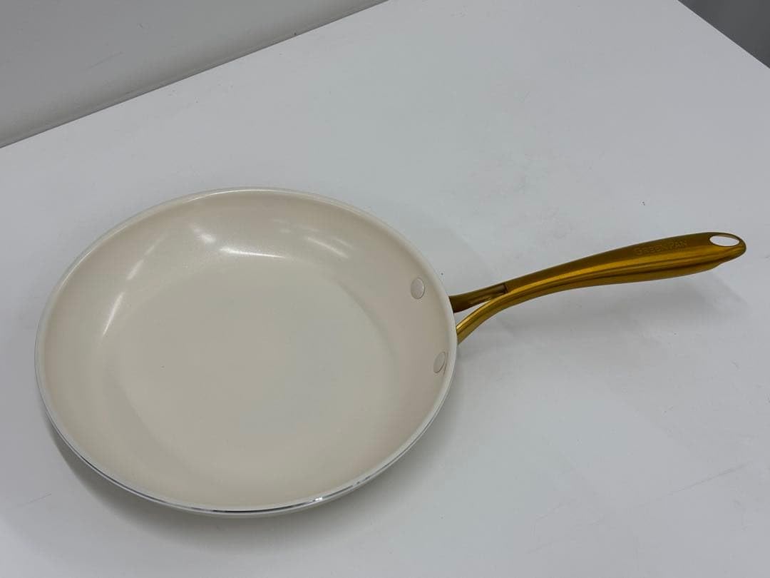 グリーンパン　ストゥディオ クリームホワイト フライパン 26cm Amazon.co.jp: グリーンパン ストゥディオ クリームホワイト