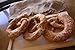 Croci Bakery Brezel - Kausnack für Hunde aus Rinderhaut, Huhn, Zahnpflegestick 190g / 19 cm