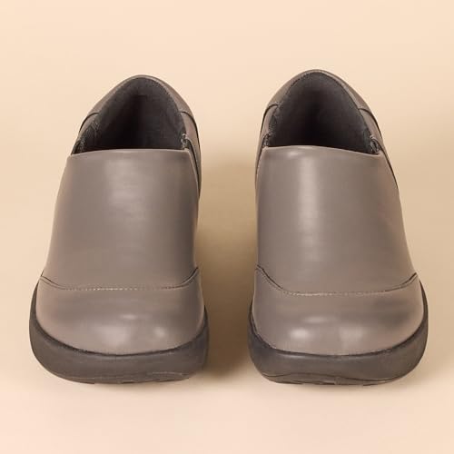 Image of Amazon Essentials womens Comfortable Slip Resistant Service Shoe