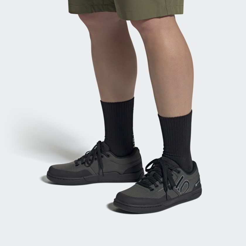 Image of Five Ten Freerider Pro Canvas Flat Pedal Shoe - Dgh Solid Gray-Core Black-Gray Three - 2022