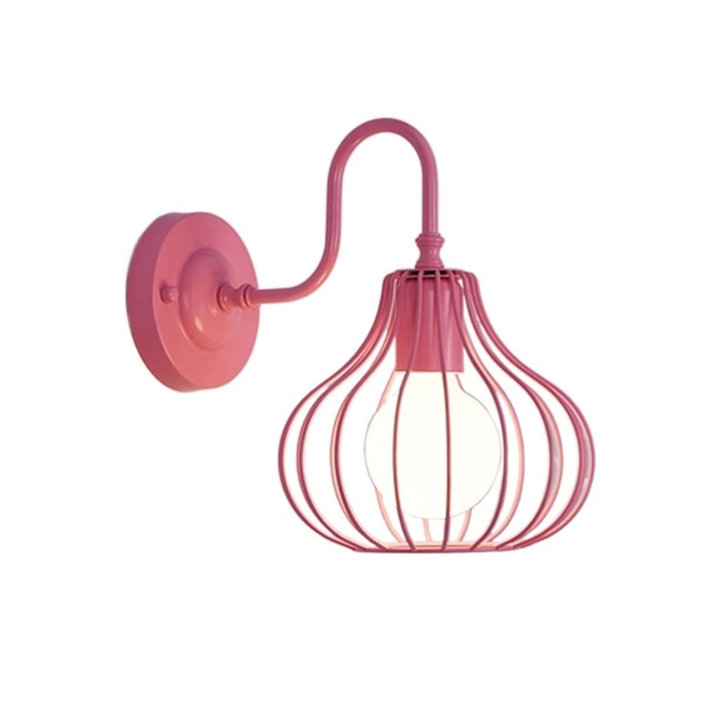 Luminaire mural industriel cage noire pour éclairer un couloir sombre avec style