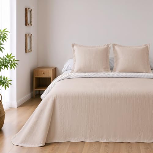 BOHEME | Colcha Reversible de Microfibra Arena para Cama de 180 | + 2 Fundas de Cojín | 270x270 cm | Ligera y Transpirable | Ideal para Entretiempo