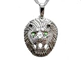 Super schöner Schwere Massiver Löwenkopf Anhänger in einem Top- Design. in 925/ Sterling Silber mit Smaragd Augen im Brillant- Schlif. Der Anhänger ist ohne Öse ca. 37x 30mm groß & 12mm Dick, mit Öse 45mm Lang. Öse 10mm x 5.5mm. Schwerer Massiver Anhänger. Dieser Anhänger wird aufwändig in Handearbeit vollendet. Made German DPMA