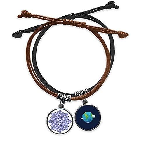 Pulsera de cuerda violeta con patrón floral clásico y detalles en cuero de estilo tierra