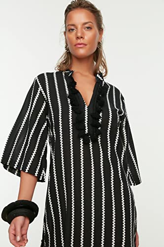 Kimono Trendyol à rayures et pompons amples pour un style fluide - 3
