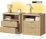 【Elegante e Funzionale - Design in Coppia】Con un'estetica minimalista, questa coppia di comodini moderni abbina pannelli incassati a contorni curvati e maniglie tono oro, fondendo design contemporaneo e praticità. La silhouette slanciata si abbina perfettamente a qualsiasi arredamento della camera da letto. I bordi arrotondati garantiscono sicurezza per bambini e famiglia, prevenendo urti accidentali