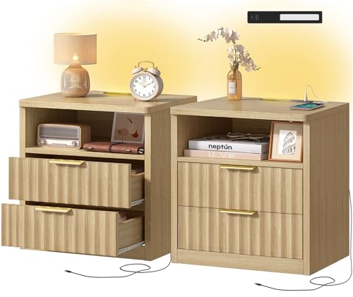 【Elegante e Funzionale - Design in Coppia】Con un'estetica minimalista, questa coppia di comodini moderni abbina pannelli incassati a contorni curvati e maniglie tono oro, fondendo design contemporaneo e praticità. La silhouette slanciata si abbina perfettamente a qualsiasi arredamento della camera da letto. I bordi arrotondati garantiscono sicurezza per bambini e famiglia, prevenendo urti accidentali
