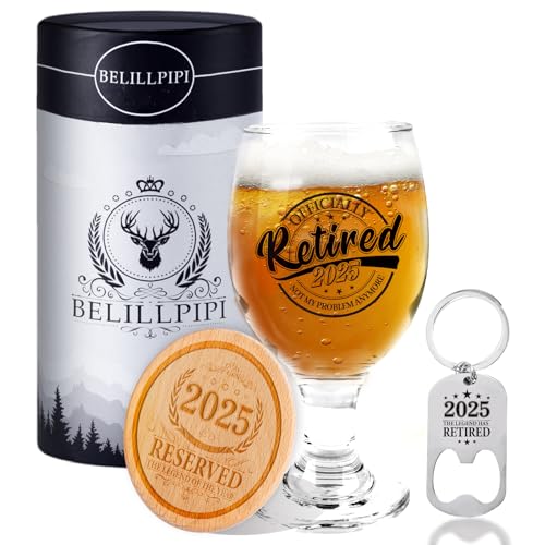 Belillpipi Ruhestand Geschenk, Rentner Renteneintritt Geschenk Frau Mann, Abschiedsgeschenk Kollegin Bierglas mit Untersetzer, Flaschenöffner, Bierglas Mit Gravur Retired 2025