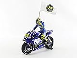 Äußerst detailliert Minichamps 122183246 1:12 Yamaha YZR-M1 Catalunyia 2018 Valentino Rossi W/Figur und Flagge