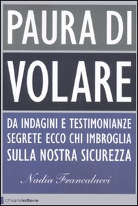 Paperback Paura di volare. Da indagini e testimonianze segrete ecco chi imbroglia sulla nostra sicurezza [Italian] Book