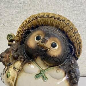 信楽焼 狸 置物（招福狸）高さ約50cm Amazon.co.jp: 信楽焼 特大サイズ 5尺【50号 福ひねり狸 ta-0287