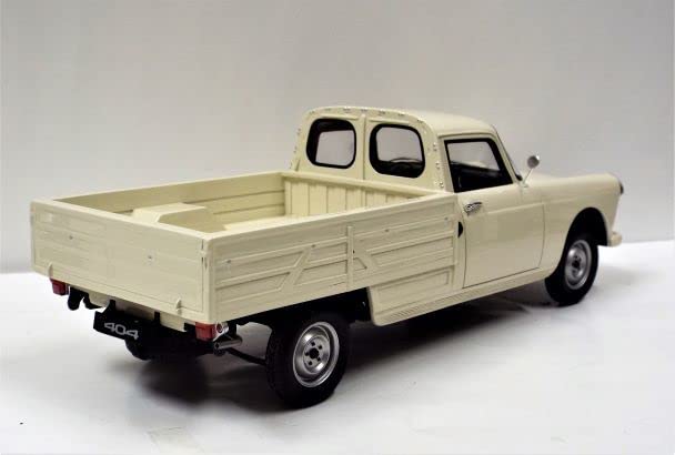 1/18 プジョー 404 ピックアップトラック 1967 (ブルー) 1/18 OTTO 1967 Peugeot 404 Pick Up Bache (Blue) Car Model