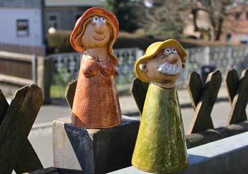 Dekohelden24 Keramik Zaunstecker Mann und Frau als 2er Set, Maße je Figur L/B/H ca. 9 x 9 x 20 cm.
