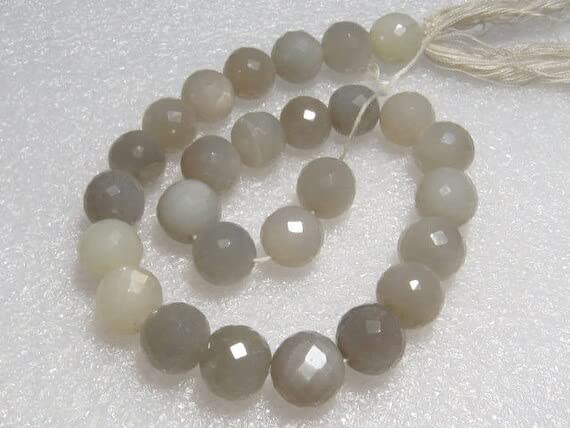 Pierre de lune grise perles rondes facettées LKBEADS 10mm pour bijoux d'exception