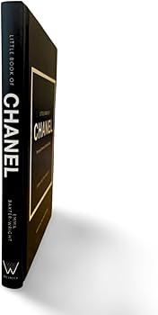 シャネル　洋書　本　まとめ売り Amazon | Chanel: Collections and Creations | Bott, Daniele