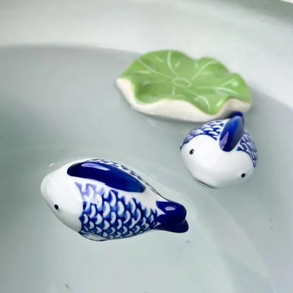 Amazon.co.jp: 陶器の浮き玉（染付魚さん）♪ 置物 オブジェ 陶器