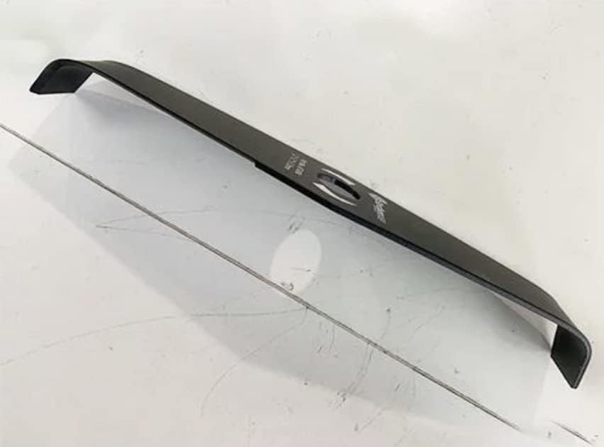אַנגגאַלד view of a metal brush cutter blade, showing its curvature.