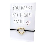 Das Herz bzw. die Herzform ist hauptsächlich als Symbol für die Liebe und Sinnlichkeit bekannt. Sehr romantisch ist es auch, wenn man die beiden Herzhälften als zwei Flügel betrachtet. Mit einem Flügel kann man ja nicht fliegen. Unser Partner ist der fehlende Flügel, der uns Vollkommenheit spüren und fliegen lässt. Das Herz ist ein beliebtes Freundschaftsarmband. Es ist ein ganz tolles Gefühl ein Herz zu tragen, was von einem Lieblingsmenschen mit Liebe geschenkt wurde.