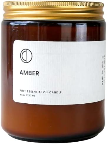 Cedar + Juniper | OCTŌ Scented Candles. Made with Essential Oils and Soy Wax. 250ml
