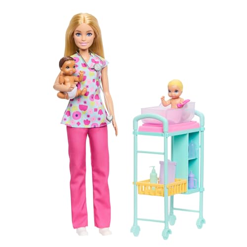 Barbie Profesiones Conjunto de muñeca pediatra con Pelo Rubio y Vestida con una Bata, 2 muñecos bebé, Mesa de reconocimiento y Accesorios, JMK12