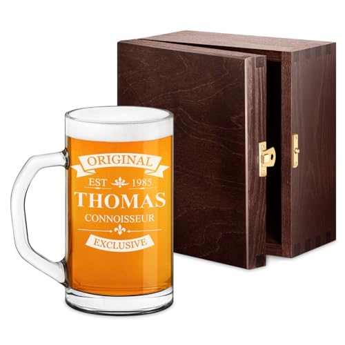 Maverton Engraved Beer Mug for Man - 640 ml Pint Glass with a Handle - Original barware for Gentleman - Beer Glass for Birthday - for Beer Enthusiasts - Classic Beer Tumbler -