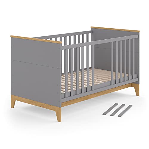 VitaliSpa Babybett 70x140 cm Malia - Grau/Eiche 143x83x81 cm aus Spanplatte - Gitterbett abgestimmt auf Neugeborene und Babys, mit herausnehmbaren Schlupfsproßen VitaliSpa Babybett 70x140 cm Malia - Grau/Eiche 143x83x81 cm aus Spanplatte - Gitterbett abgestimmt auf Neugeborene und Babys, mit herausnehmbaren Schlupfsproßen
