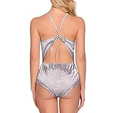 Perfekte Passform: Dehnbarer Stoff passt sich ideal der Körperform an betont die weiblichen Kurven