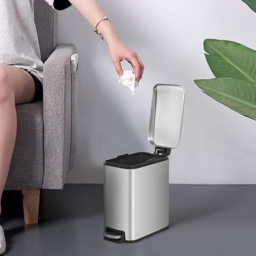 Caneca de basura de acero inoxidable con pedal y tapa 5L