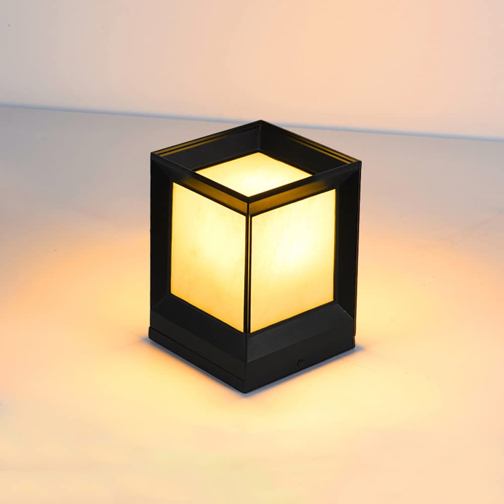 Lampe de poteau extérieure étanche pour sécuriser l'accès de votre porte moderne