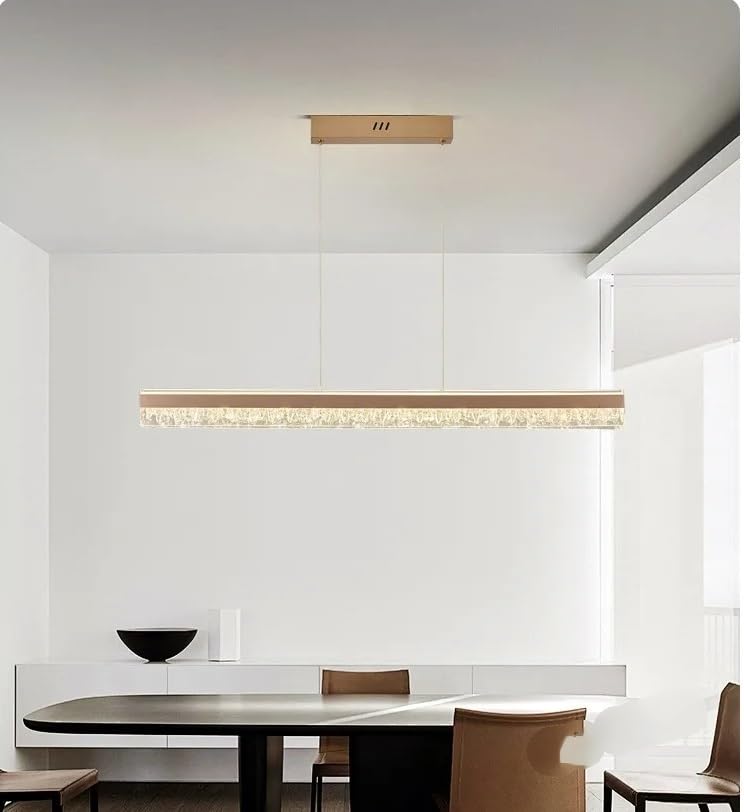 Luminaire contemporain chic pour un aménagement de toit au style épuré
