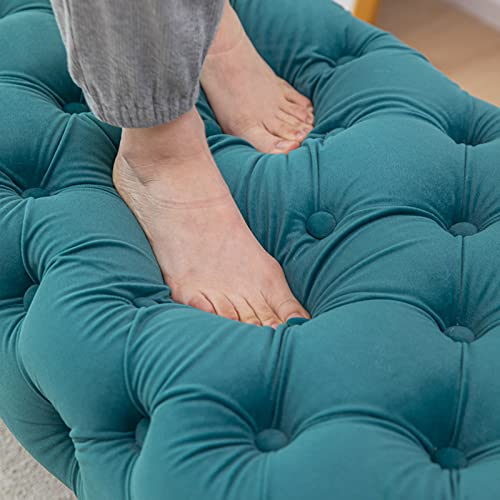 Pouf en velours capitonné pour optimiser les petits salons - 7